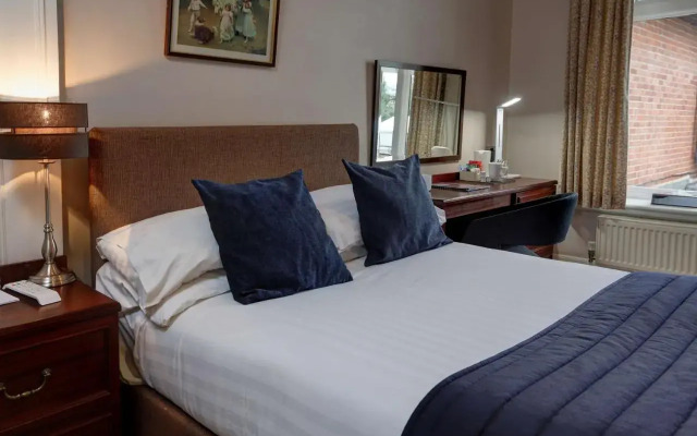 Oaklands Hotel