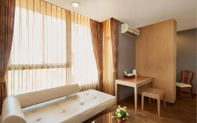 Eastern Grand Palace Hotel