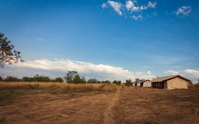 Gnu Mara River Camp