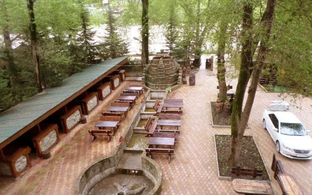 Amshenskiy Dvor Hotel