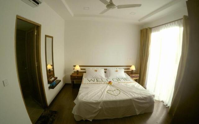 Dhiffushi White Sand Beach Hotel