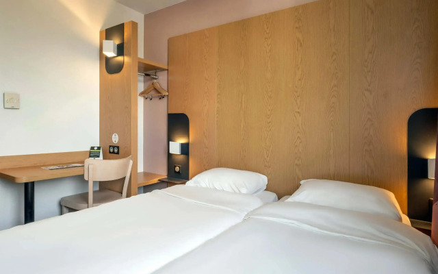 B&B HOTEL Niort Marais Poitevin Est