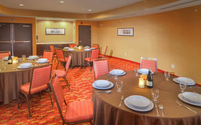 Courtyard by Marriott Medford Airport