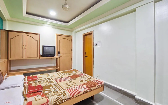 Padma Krishna Hotel