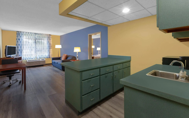 Days Inn by Wyndham Milan Sandusky South