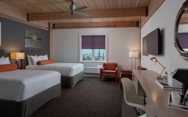 Harbor House Hotel and Marina at Pier 21