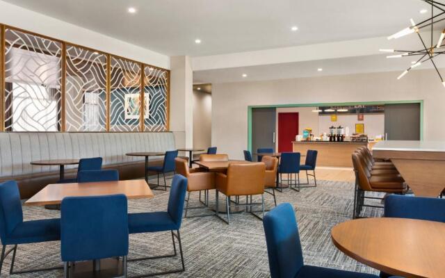 Hampton Inn & Suites San Mateo-San Francisco Airport