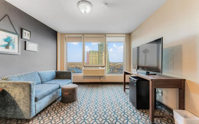 Wyndham Grand Fallsview Hotel