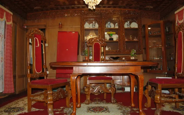 Aristotle Houseboat