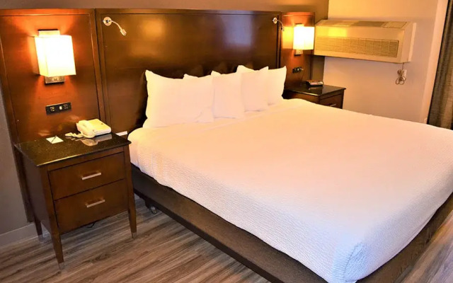 The Ashley Inn & Suites