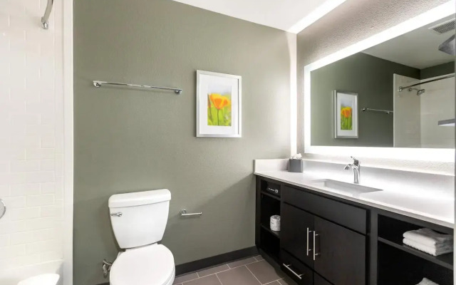 Candlewood Suites Ontario - Convention Center