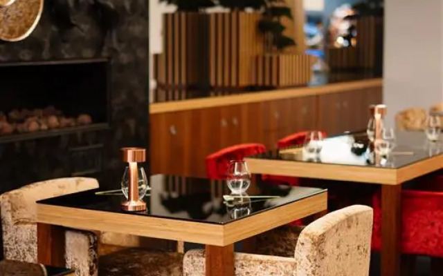 Wine & Books by the Sea