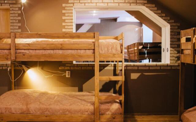 Dom Hostel