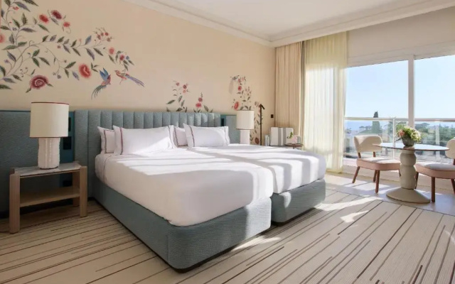 Отель Don Carlos Marbella
