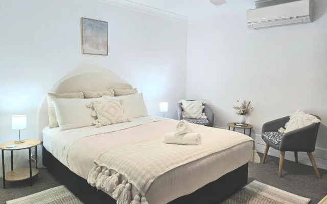 Mollymook Ocean View Motel - Welcoming Guests 18 Years and Older