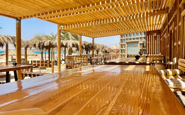 The Breakers Diving & Surfing Lodge
