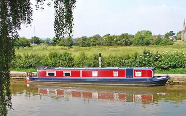 Canal Boat Club At Anderton Marina