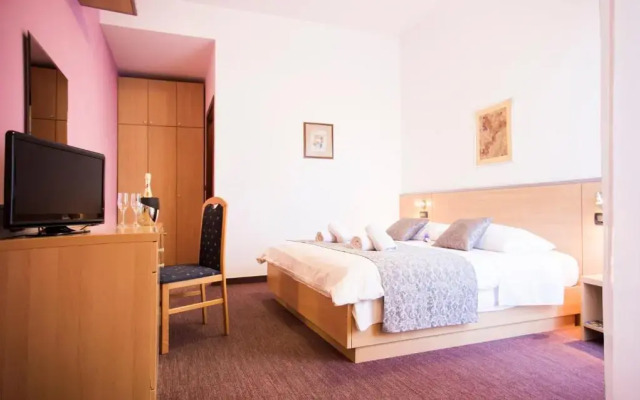 Hotel More