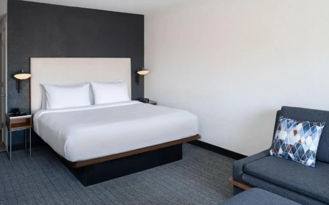 Courtyard by Marriott Providence Lincoln