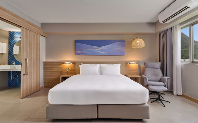 Journeyhub Phuket Patong Hotel