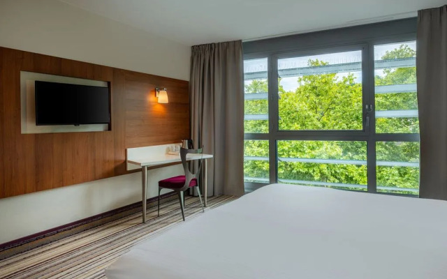 Spark by Hilton Lyon Ouest Hotel