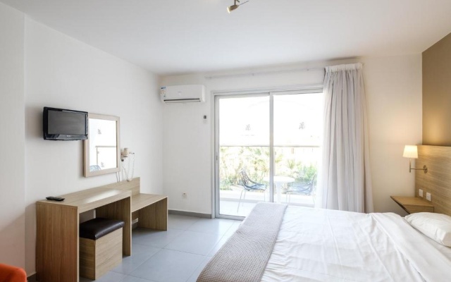 Deluxe Double Studio (full double bed) (bed type is subject to availability)