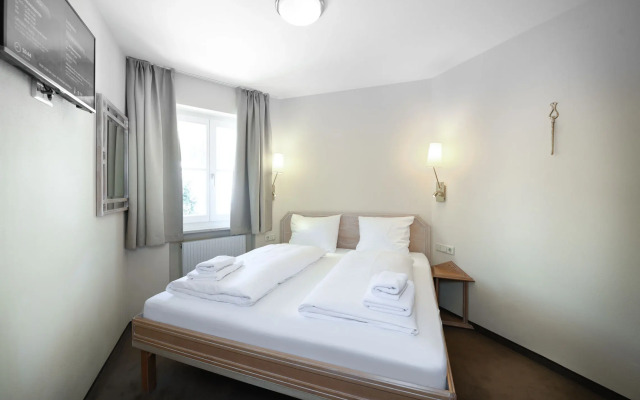 Crystls Aparthotel