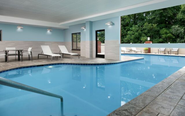 Holiday Inn Express & Suites Knoxville-Clinton, an IHG Hotel