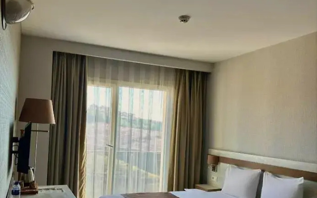 Kanyonvadi Hotel
