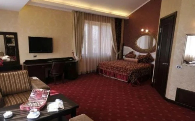 Riviera Hotel