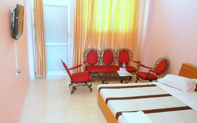 Fiesta Hotel, 2 kms from Kathgodam Railway Station