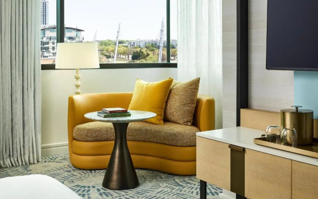 The Highland Dallas, Curio Collection by Hilton