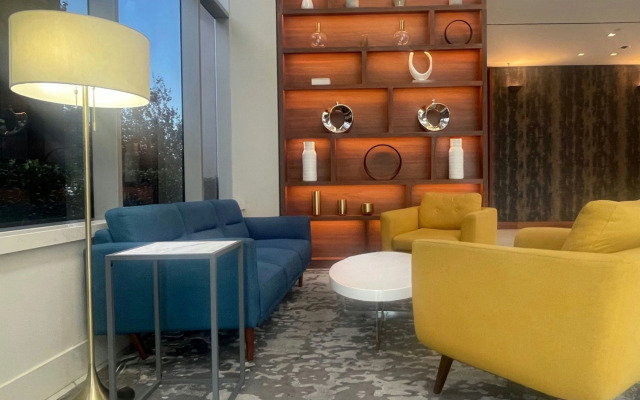 Отель The Lamar