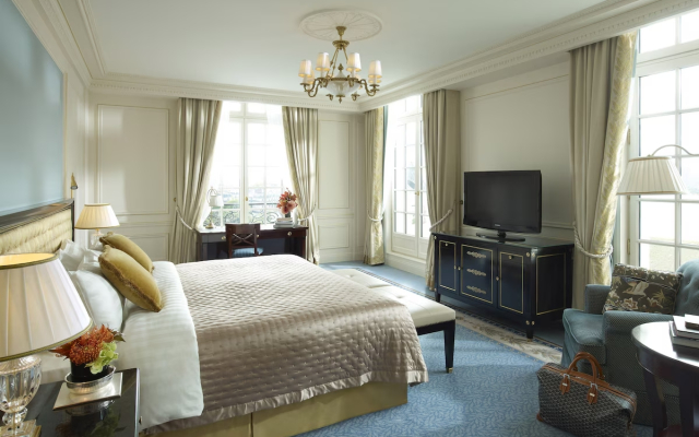 Shangri-La Paris Hotel