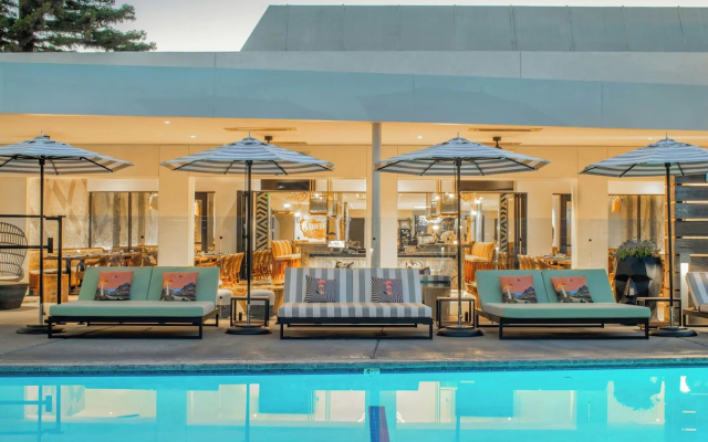 Hotel Paradox, Autograph Collection