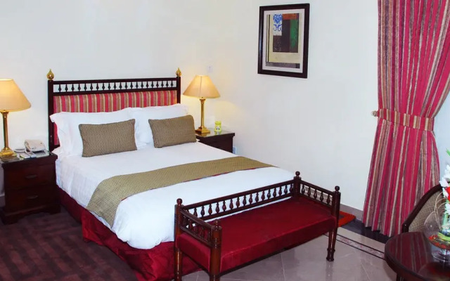 Avari Xpress Residence School Road