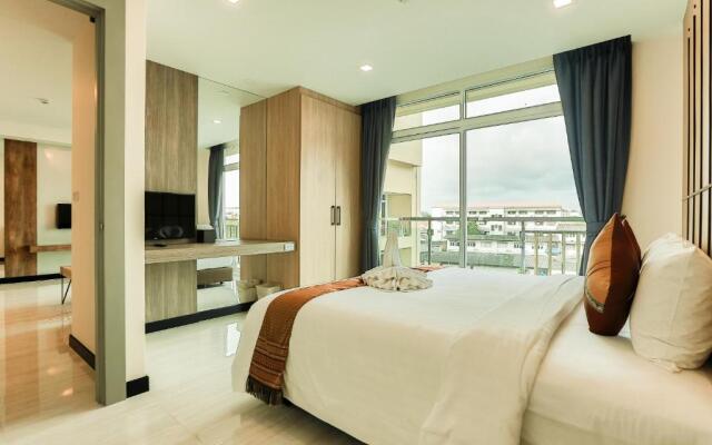Crystal Palace Luxury Hotel