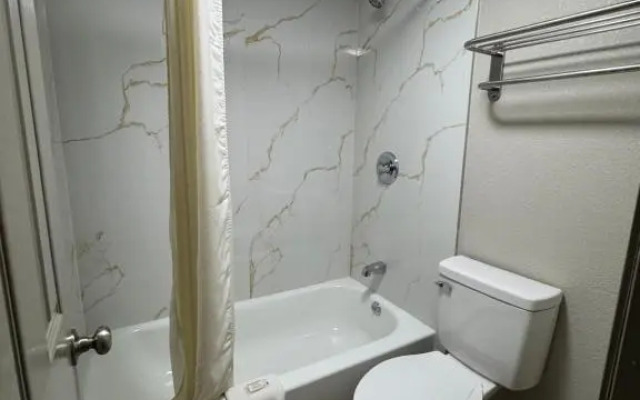 Travelodge by Wyndham Gainesville