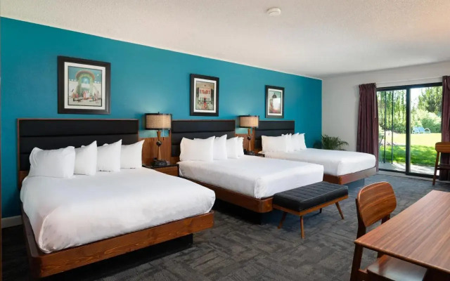 The Sapphire Motel