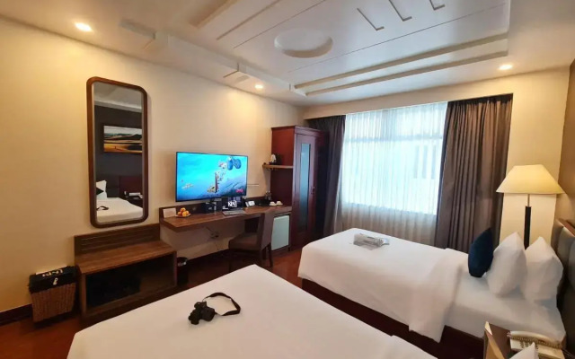 Kin Hotel Thi Sach