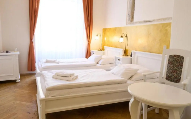 Hotel U Zlateho Jelena