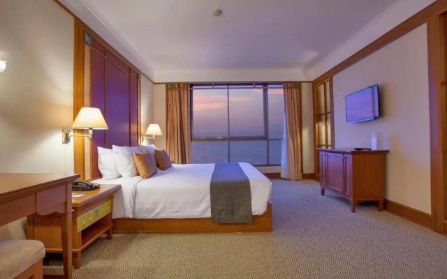 Cholchan Pattaya Beach Resort