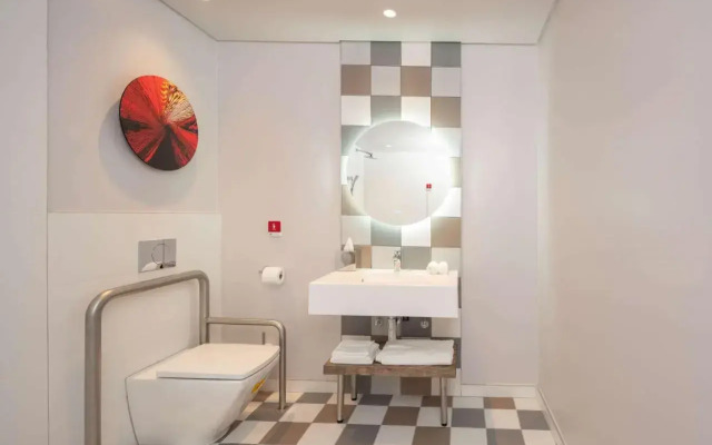 Hampton By Hilton Sandton Grayston