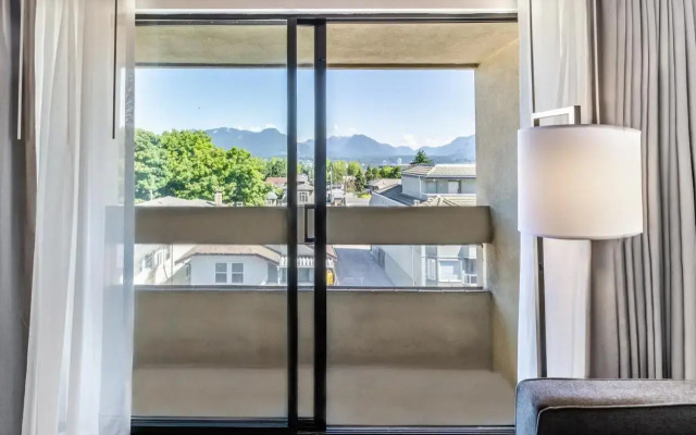 Atrium Hotel Vancouver
