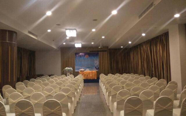 Crystal Palace Luxury Hotel