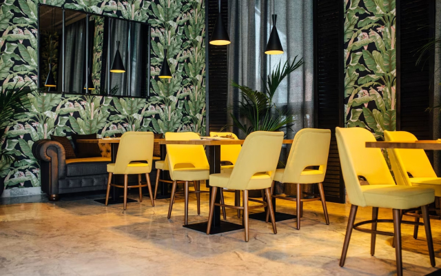 Отель Malcom and Barret