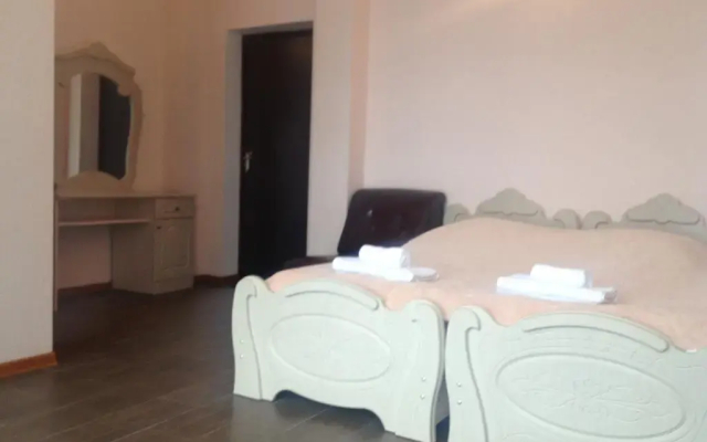 Guest House on prospect Ardzinba 257