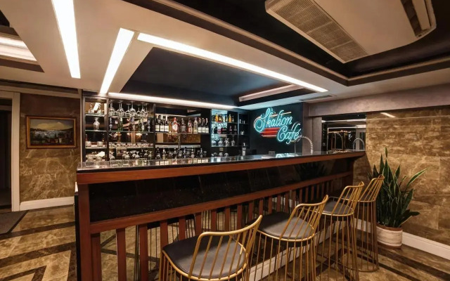 Skalion Hotel