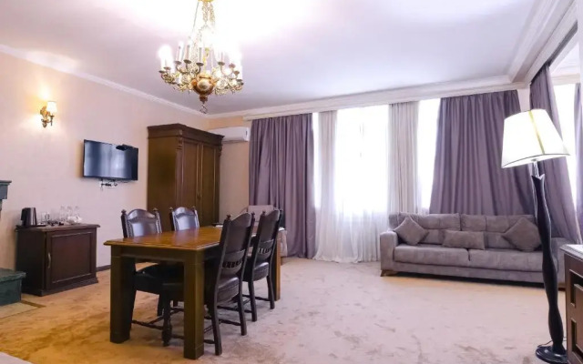 Imperial House Hotel
