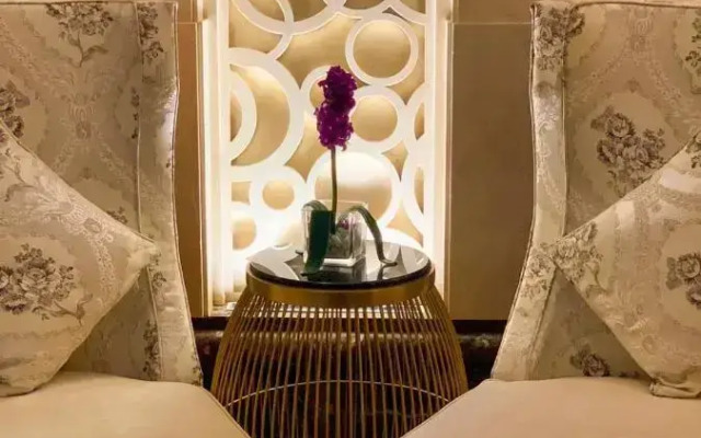 Violet Al Azizia Hotel